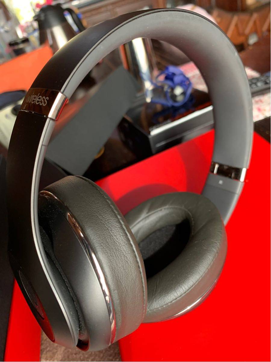  原文:beats studio wireless スペシャルエディション グラファイト (ソフトバンク特別色)中古品