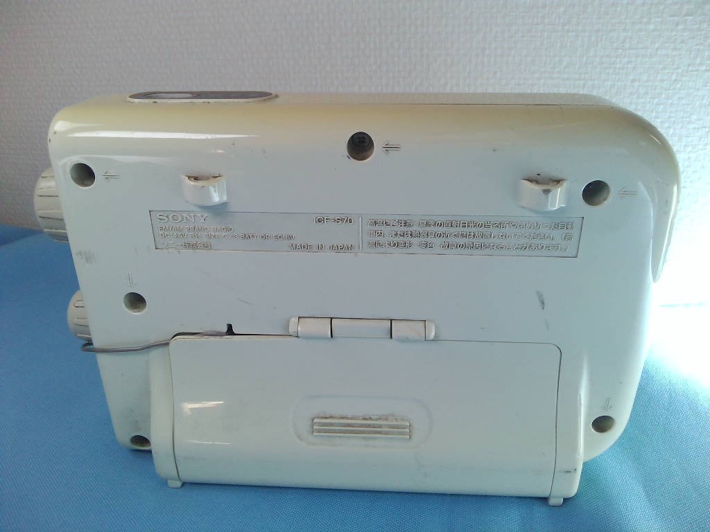 SONY ICF-S70 AM/FM radio rainproof specification bath radio made in Japan body only * Junk 