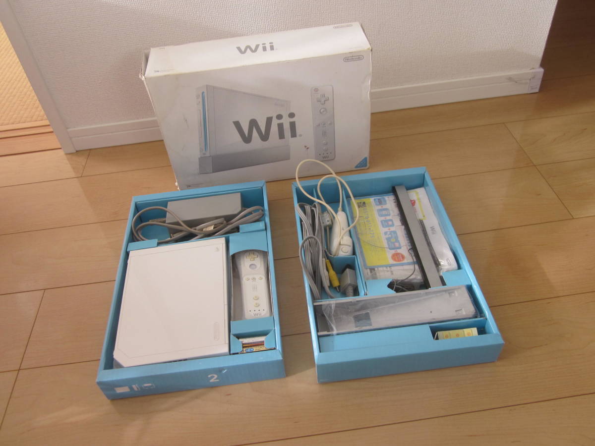 Nintendo 任天堂 Wii本体セット(白) リモコンジャケット付き 付属品全 元箱有 動作品
