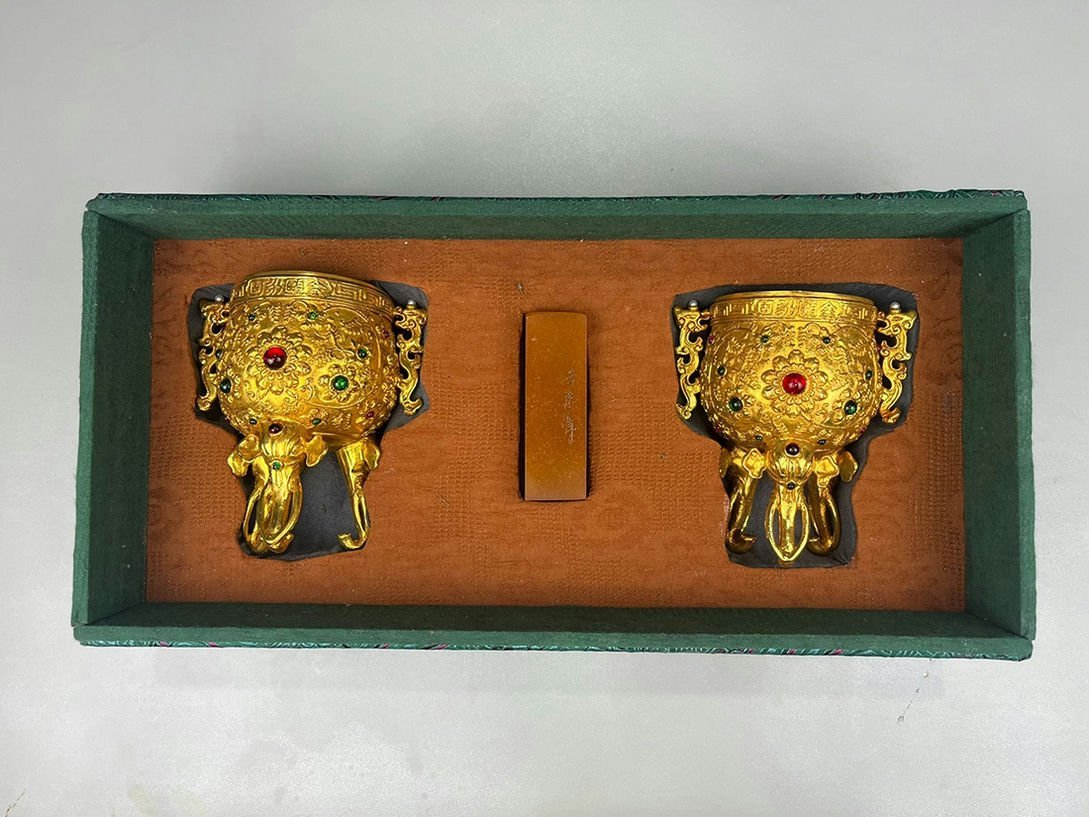 ◆羽彰・古美術◆A1981清時代 乾隆年製 銅塗金 金甌永固杯一対・古置物 ・珍品旧蔵・古賞物・時代物