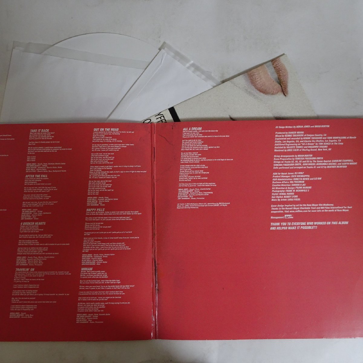 14026481;【USオリジナル/BLUE NOTE/2LP/高音質180g重量盤/ポスター付/White Vinyl/見開き】Norah Jones / ...Little Broken Hearts_画像2