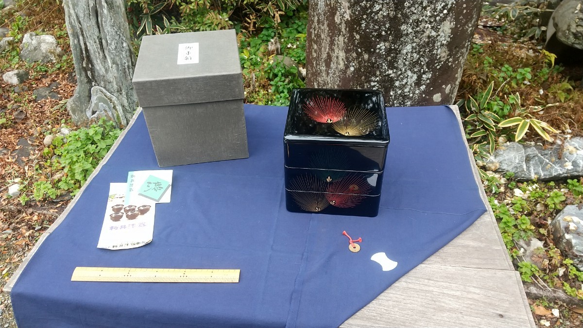 伊予桜井漆器の御重箱(三段重) 松文様意匠 近年平成頃 保管品 工芸品