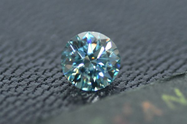 labo Sky blue diamond 1ct round cut gem . stone brilliancy high quality gem series round form moa sa Night certificate attaching C141