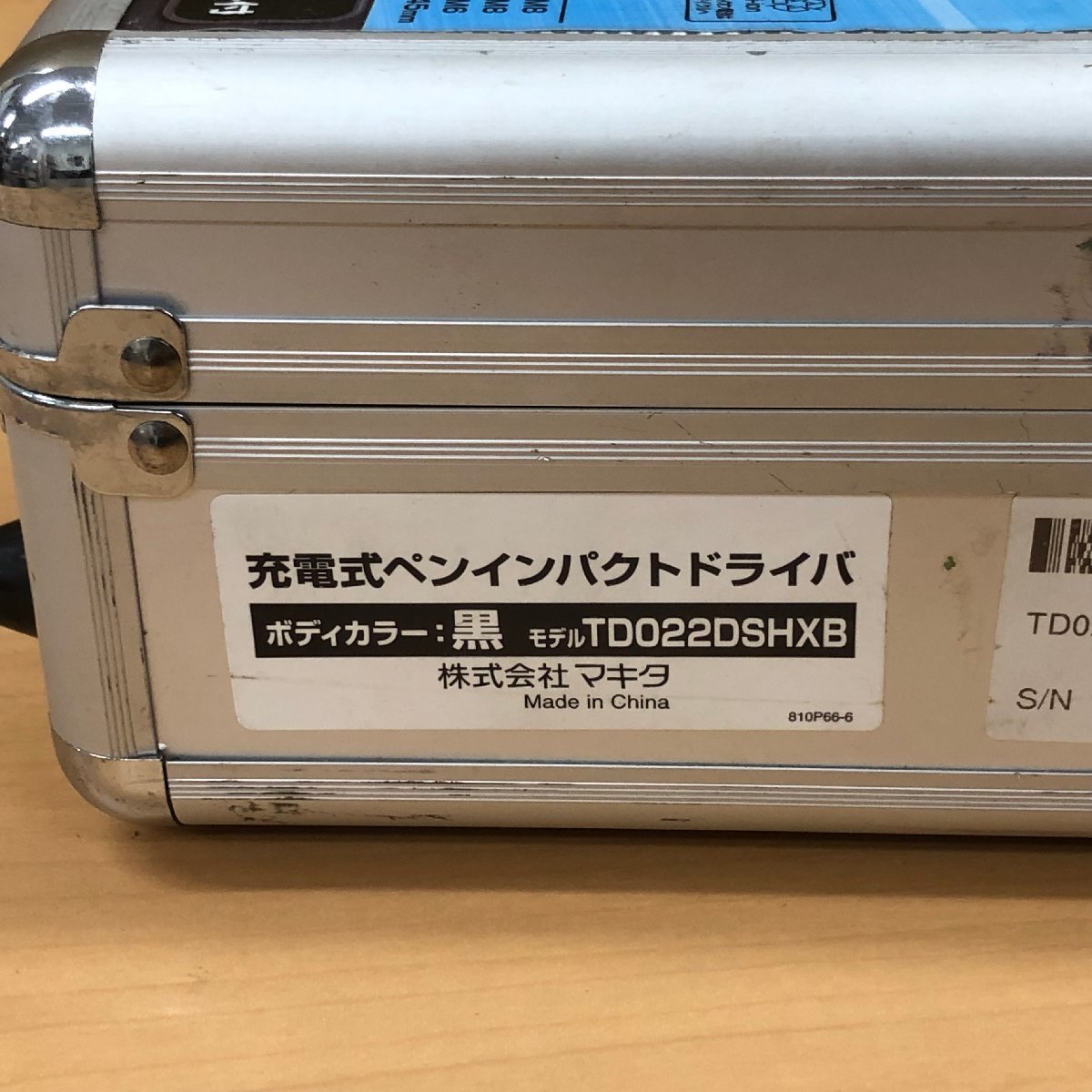 ◎J990 makita 7.2V 充電式インパクトドライバ TD022DSHXB 黒 バッテリBL0715×2本・充電器DC07SB・アルミケース付(ma)_画像9