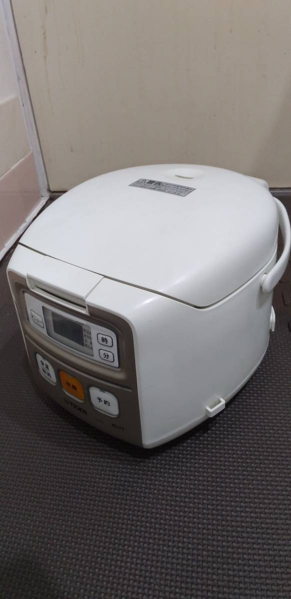 タイガー 小容量マイコン炊飯器 3合 ホワイト JAI-R550-W 00068574-45285_画像1