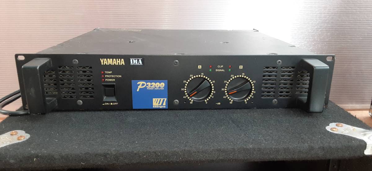 ★送料無料　YAMAHA　P3200　ハードケース付　power amplifier　ヤマハ　パワーアンプ　業務用　取扱説明書付　430W　×2ｃh　4Ω　動作OK_画像2