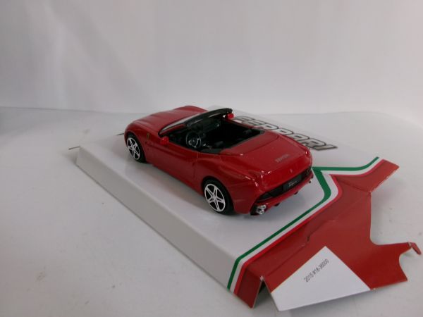 ★人気 ブラーゴ 1/43 フェラーリ California Convertible カルフォルニア コンパーチブル_画像5