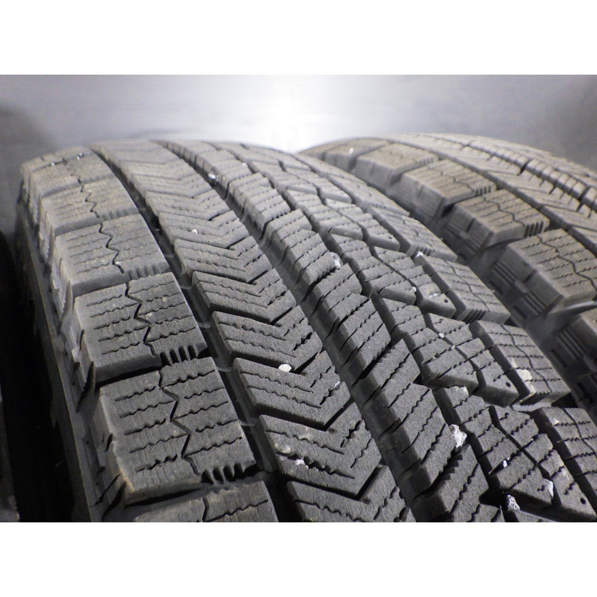 ブリヂストン BLIZZAK VRX 165/80R13 4本SET◎2018年製9分山スタッドレス◎中古 1本のインサイドに白い文字汚れあり◎旭川手渡し可_画像6