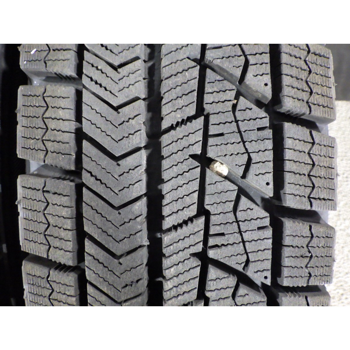 ブリヂストン BLIZZAK VRX 165/80R13 4本SET◎2018年製9分山スタッドレス◎中古 1本のインサイドに白い文字汚れあり◎旭川手渡し可_画像5