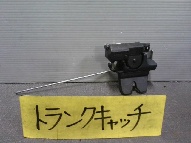 5kurudepa H9年 クラウン E-JZS151 トランク キャッチ ロック JZS155 15系 トヨタ 32883_画像1