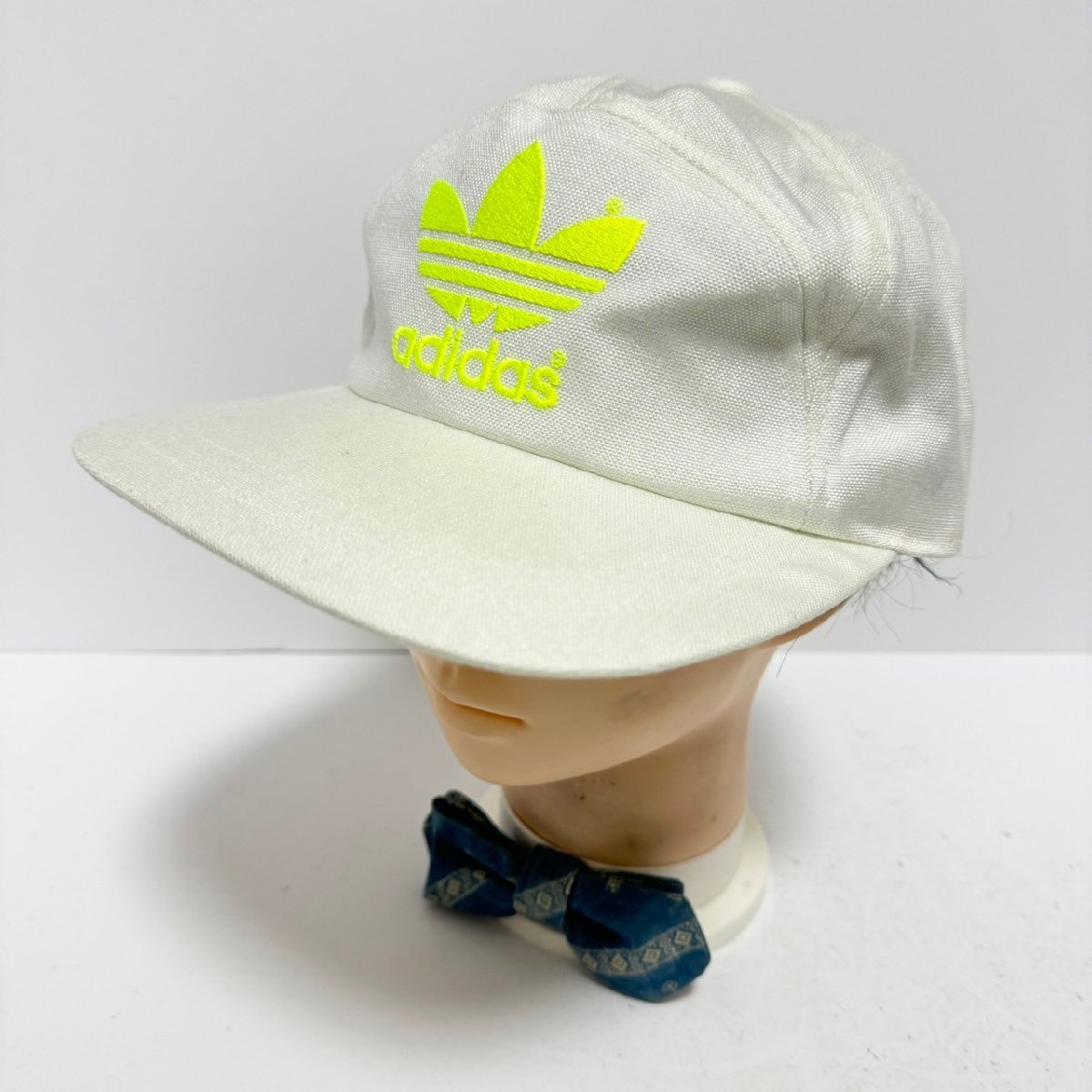 (^w^)b 日本製 adidas アディダス 80s 90s ヴィンテージ トレフォイル ロゴ 刺繍 キャップ 帽子 デサント 蛍光 イエロー M 57㎝ C0857EE_画像1