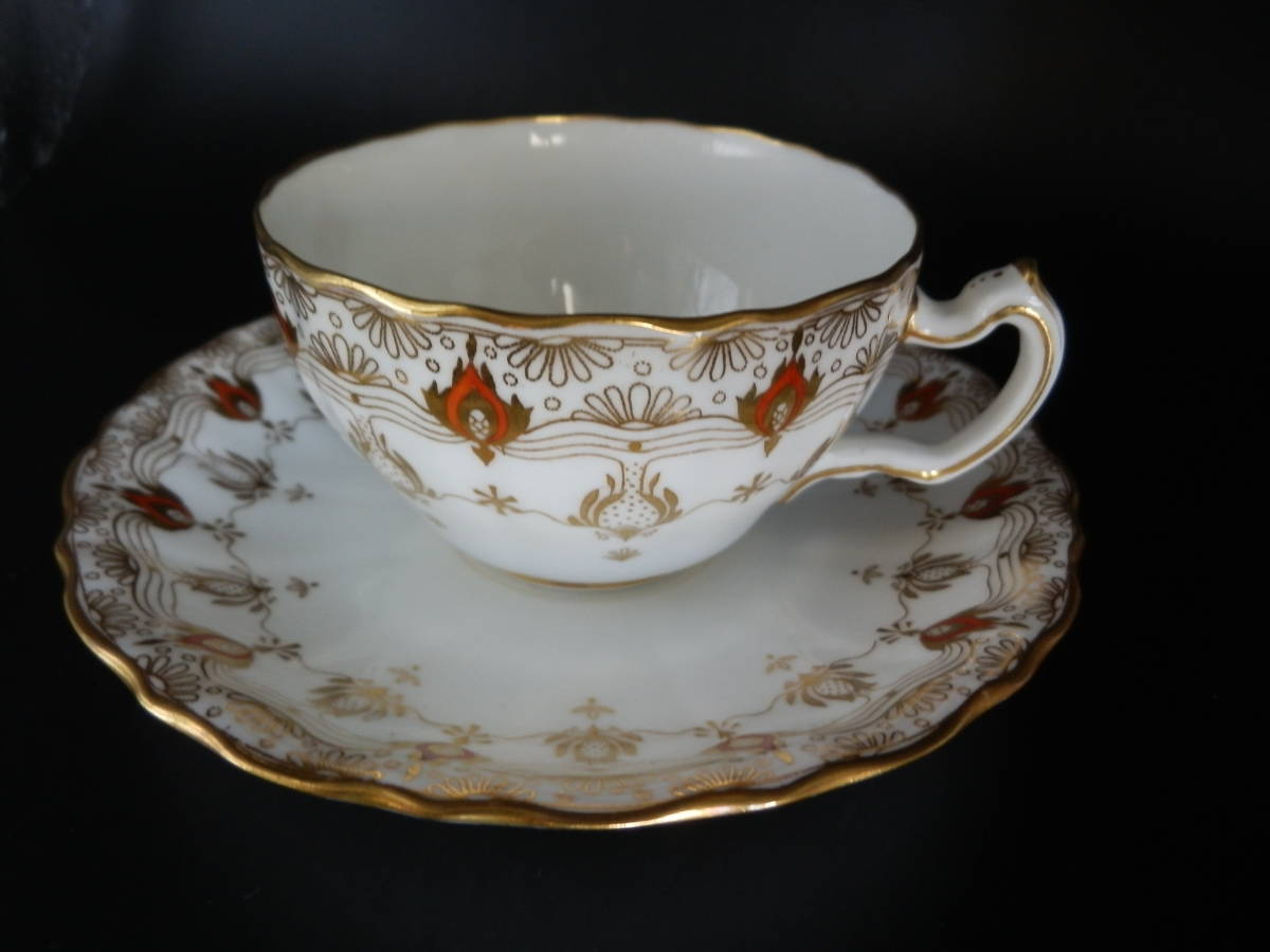  white metal . flower . leaf pattern antique tea cup 100 year thing condition excellent * Minton England 