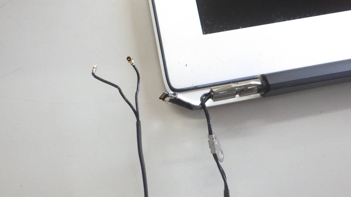 Apple MacBook Air A1466 2015　上部LCD　13インチ液晶パネル　1440 ×900　液晶ケーブル付　シルバー　中古動作品　⑧_画像5