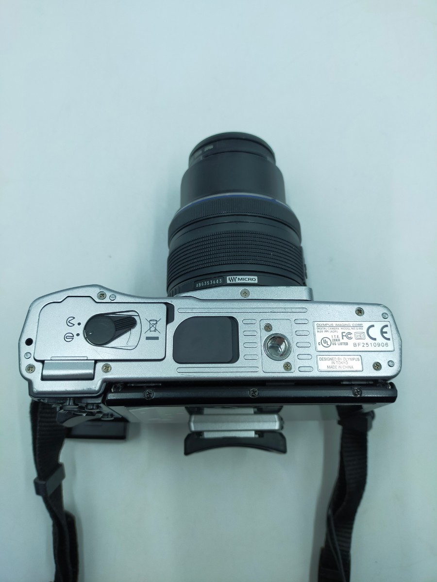 □OLYMPUS オリンパス ミラーレスデジタル一眼カメラ OM-D E-M5 ブラック デジタルカメラ 通電確認済_画像3