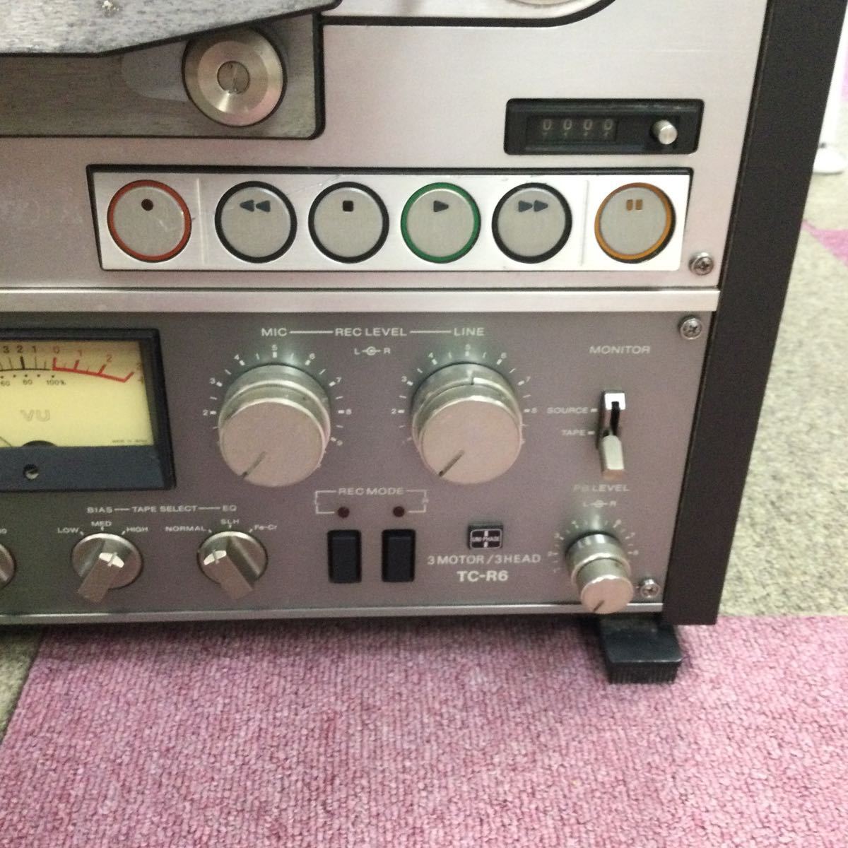 t【SONY/ソニー】オープルリールデッキ テープレコーダー TC-R6 通電確認済み ジャンク品 オーディオ機器 音響機器 傷、汚れ有り _画像6