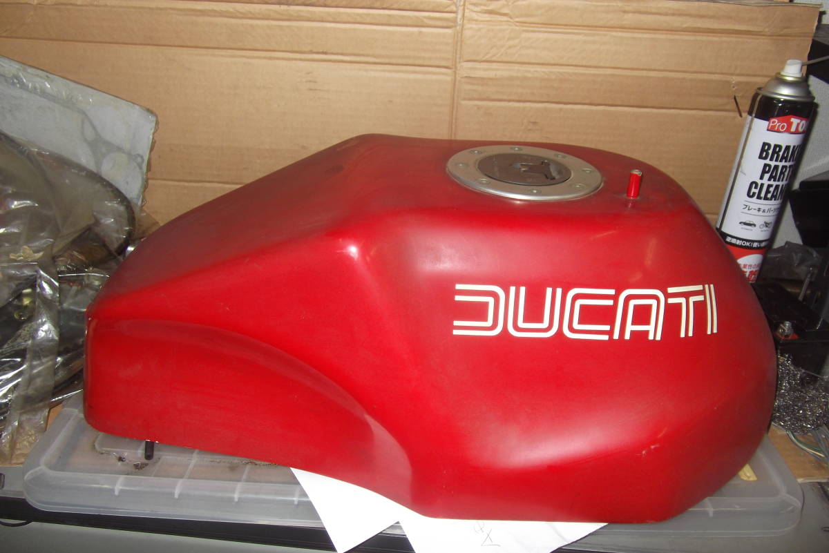  Ducati type FRP Bick tanker car kind is unknown.. tanker cap attaching..