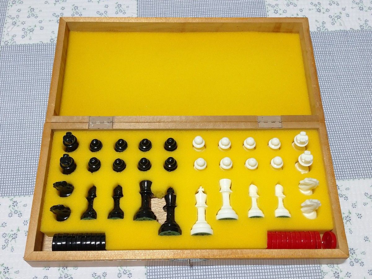 エリーゼ 折りたたみ式 チェス  ELEGANT GLASS CHESS SET　２つセット