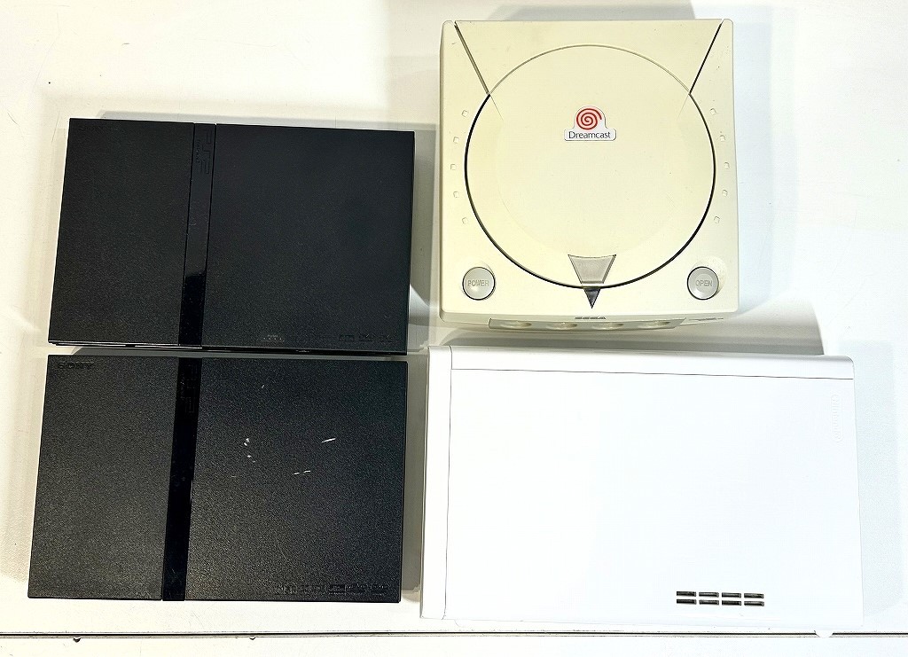 中古ゲーム機本体・周辺機器 ニンテンドー64、ドリームキャスト、薄型PS2×2、WiiU、ガンコン 部品取り・ジャンク扱い_画像2