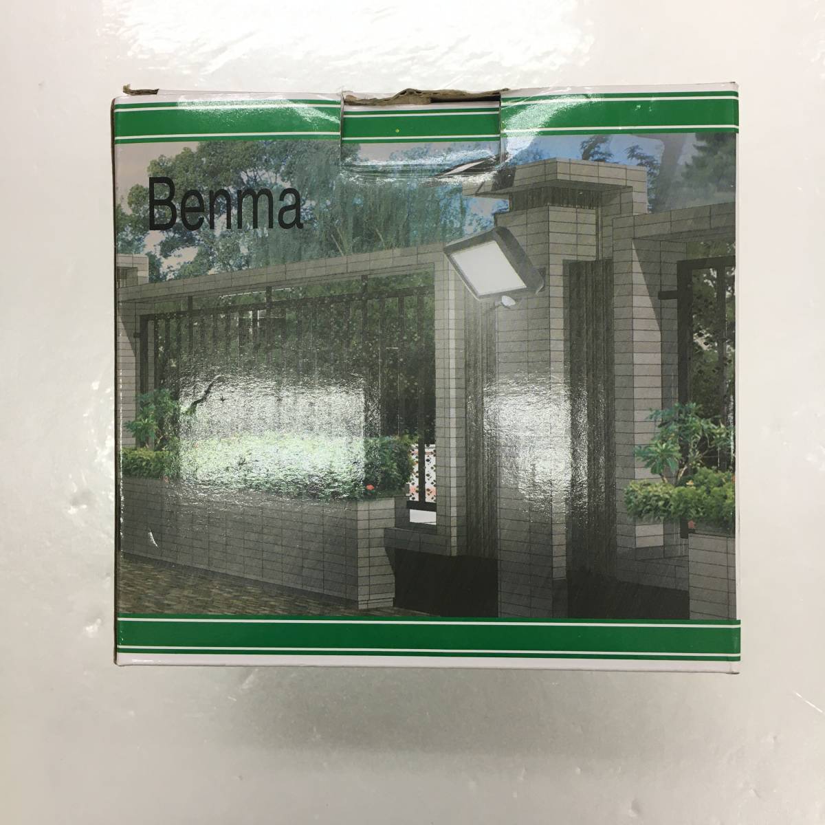 【1円オークション】 Benma ソーラーライト 屋外 56LED センサー モーションディテクタ 超高輝度 照明 防犯 IP65防水 TS01A001499_画像2