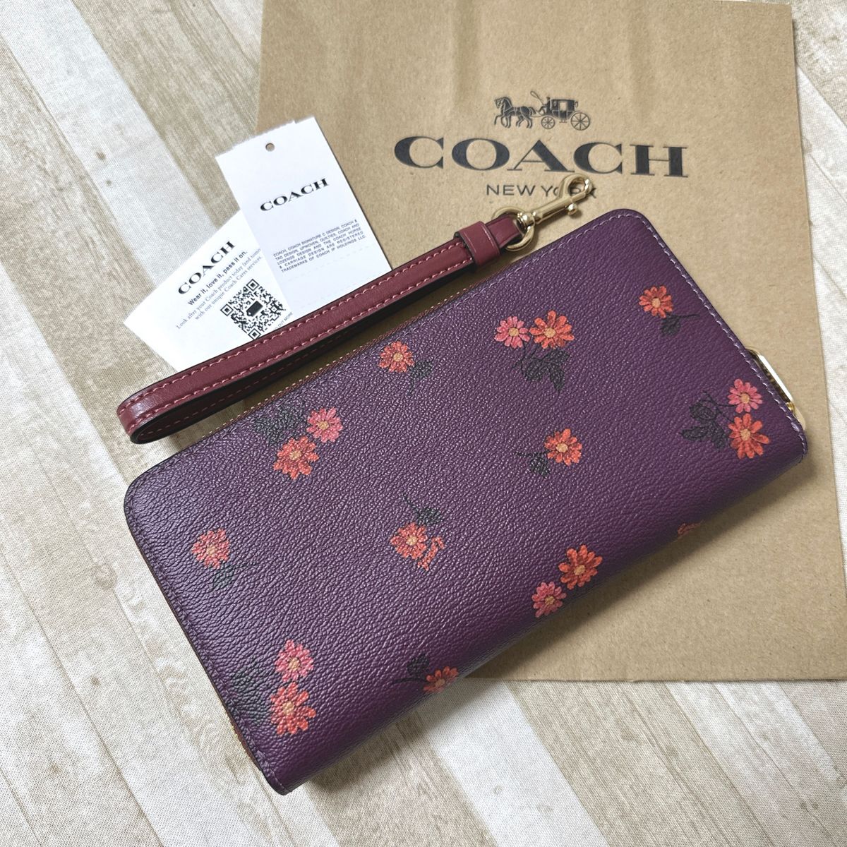 新品未使用 コーチ パープル フラワー ロゴ フローラル リストレット 長財布 花柄 財布 COACH ラウンドファスナー 