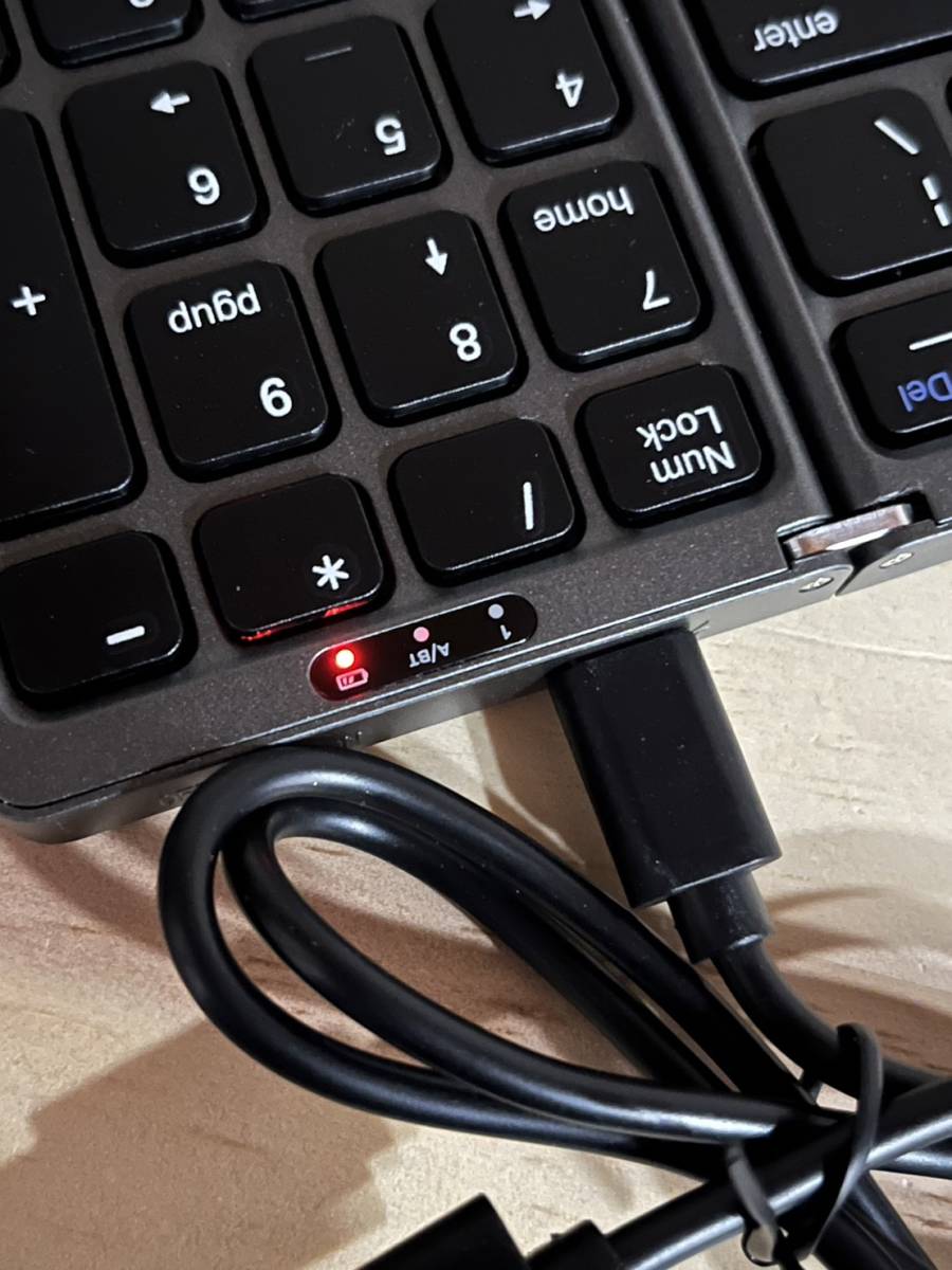 【一円スタート】Ewin 新型 ワイヤレス キーボード スタンド無し 折りたたみ テンキー付き Bluetooth キーボード「1円」URA01_1811_画像4