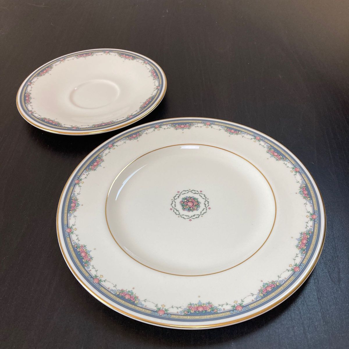 ロイヤルドルトン　ROYAL DOULTON ALBANY アルバニー　ケーキ皿とソーサー