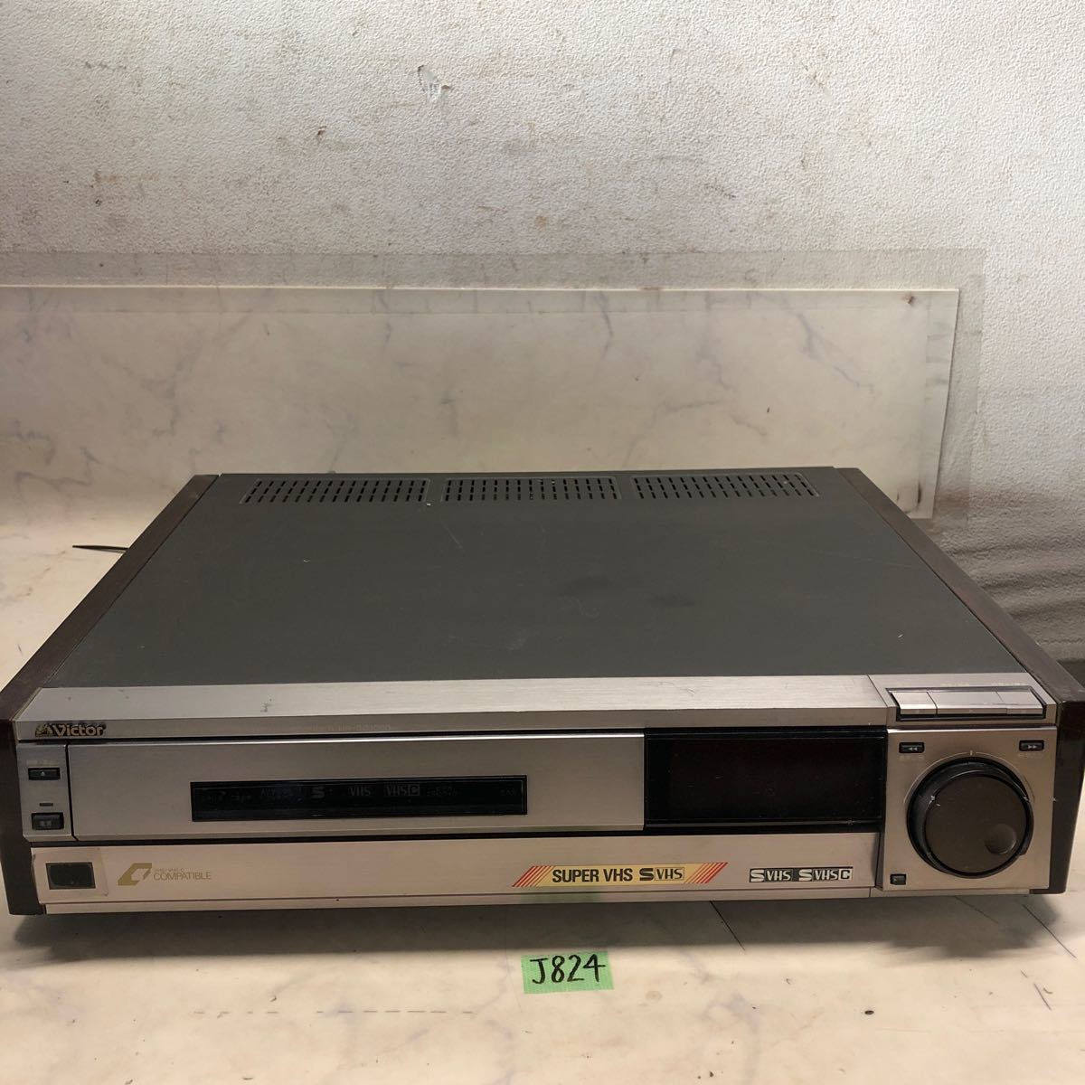 (J824) ジャンク Victor HR-SC1000 S-VHS ビデオカセットレコーダー ビデオデッキ コンパチブル _画像1