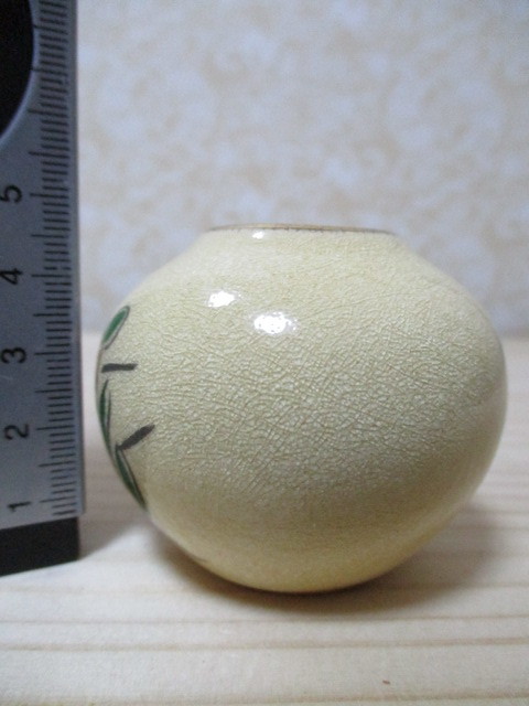 K94-13S　花瓶小　花器　花柄　陶器　記名　薩摩　中古　（T21)_画像3
