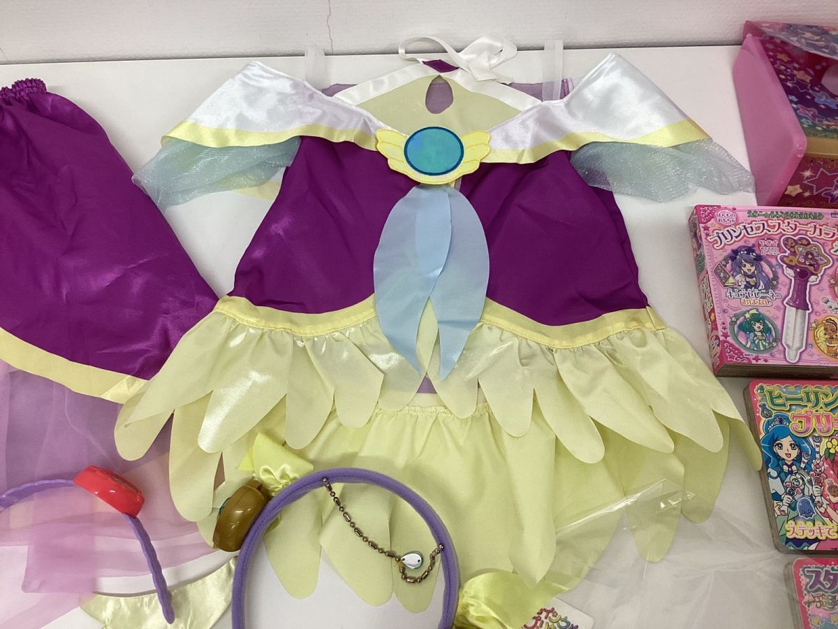 【ジャンク】 プリキュアシリーズ グッズ まとめ売り ミニフィギュア アクキー 変身アイテム 絵本 幼児用コスチューム 他_画像3