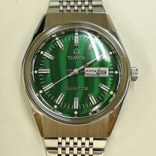 A304a [動作品] TIMEX タイメックス 腕時計 シルバー TW2U95400 TIMEX-Q FALCON EYE クォーツ式 | ファッション小物 G_画像2