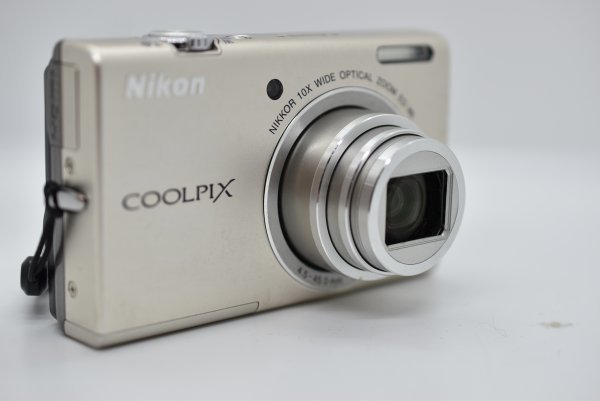 Nikon ニコン COOLPIX S6200 コンパクト デジタルカメラ シルバー_画像3