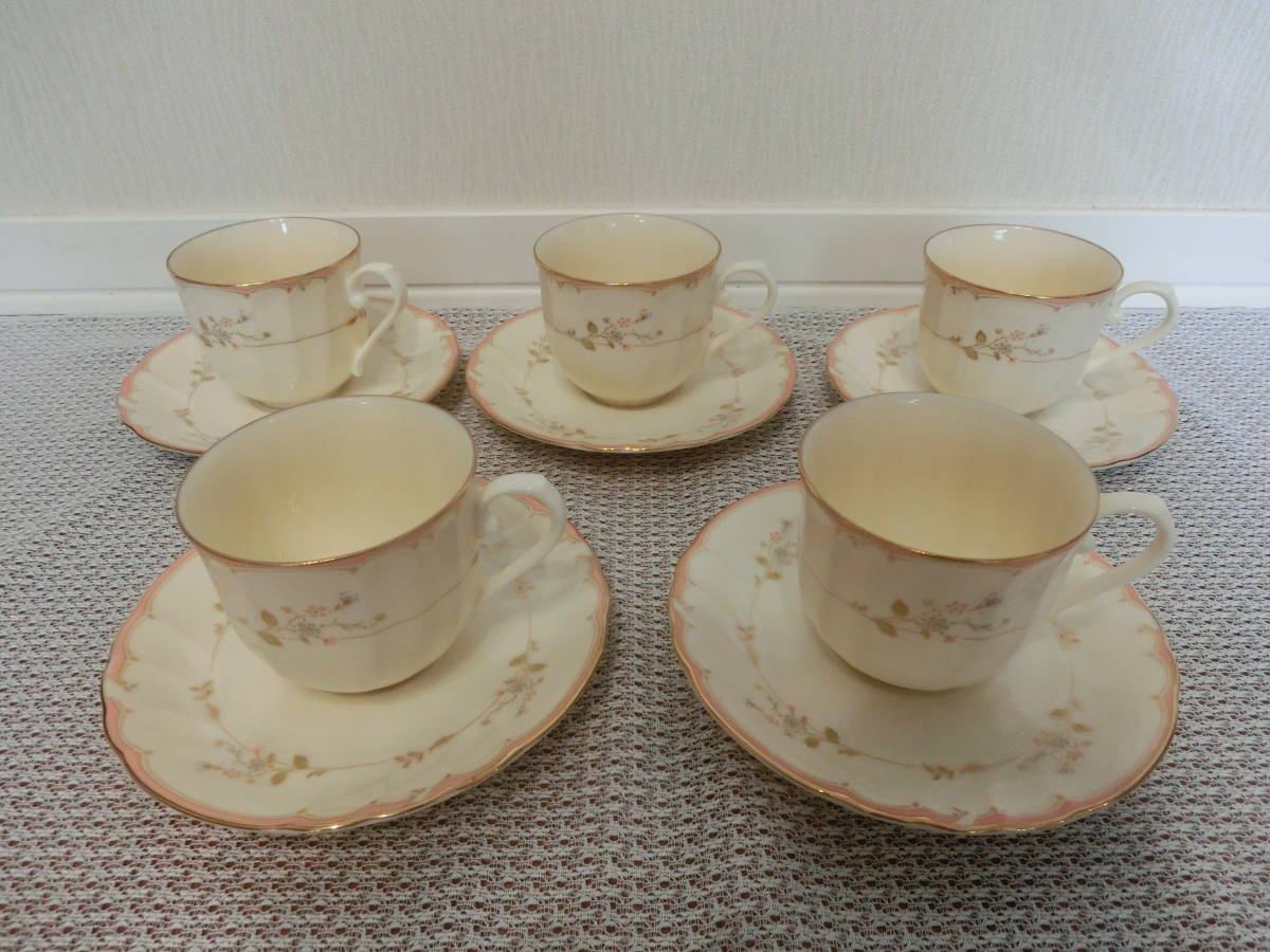 NARUMI ナルミ Fine China ファインチャイナ カップ&ソーサー ５客セット　花柄　金縁　_画像1