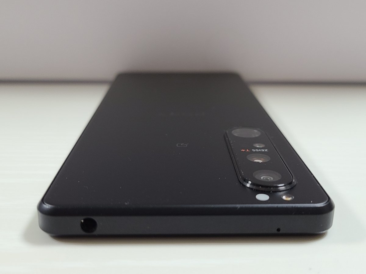 　★【36165WM】 完動品 docomo SO-51B SONY Xperia 1 III フロストブラック SIMロック解除済 1円 ! 1スタ !_画像4