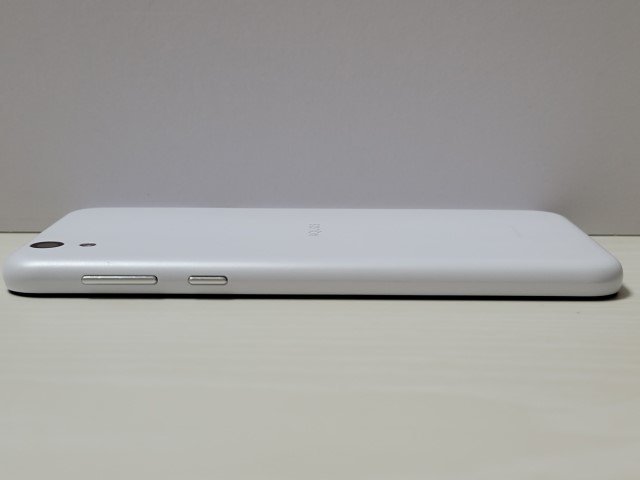 　★【36352WM】 完動品 SoftBank 702SH SHARP AQUOS sense basic ホワイト SIMロック解除済 1円！1スタ !_画像4