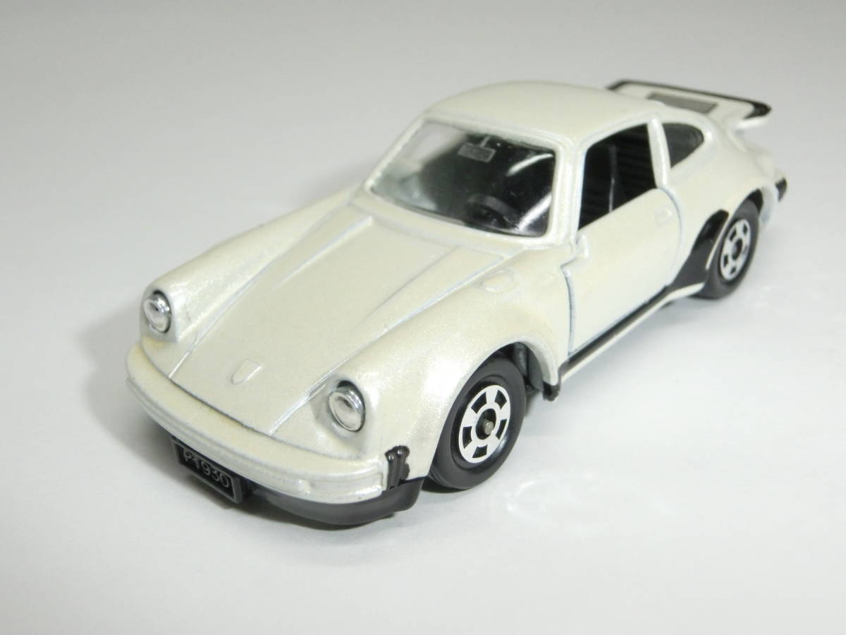 日本製トミカ 　PORSCHE 930 TURBO パールホワイト_画像1