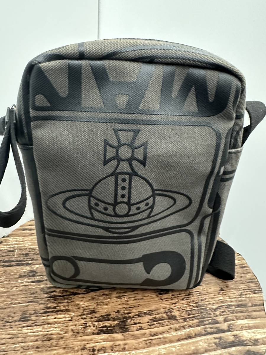 1317■ヴィヴィアンウエストウッド タグ ショルダー　バッグ 　グレー　メンズ　レディース　　Vivienne Westwood　中古品_画像1