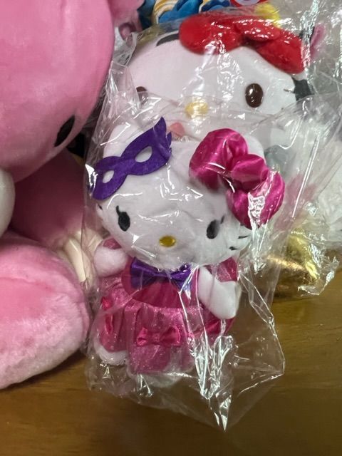 ハロー ハローキティサンリオ100個いろいろぬいぐるみまとめて売り
