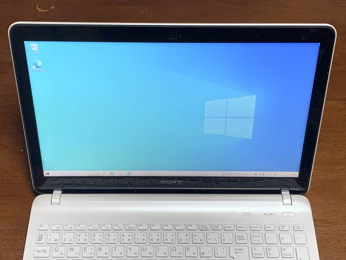 【中古】 SONY VAIO SVF15318DJW 白/Win10/i5‐4200U/８G/１T/光沢15.6W/BD/動作確認済/AC付属/ノートパソコン/訳有 _画像2