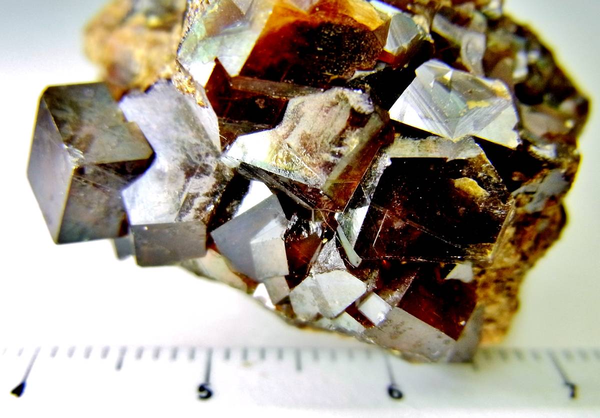 [国産鉱物]　レインボーガーネット小群晶・奈良県産　d58_画像1