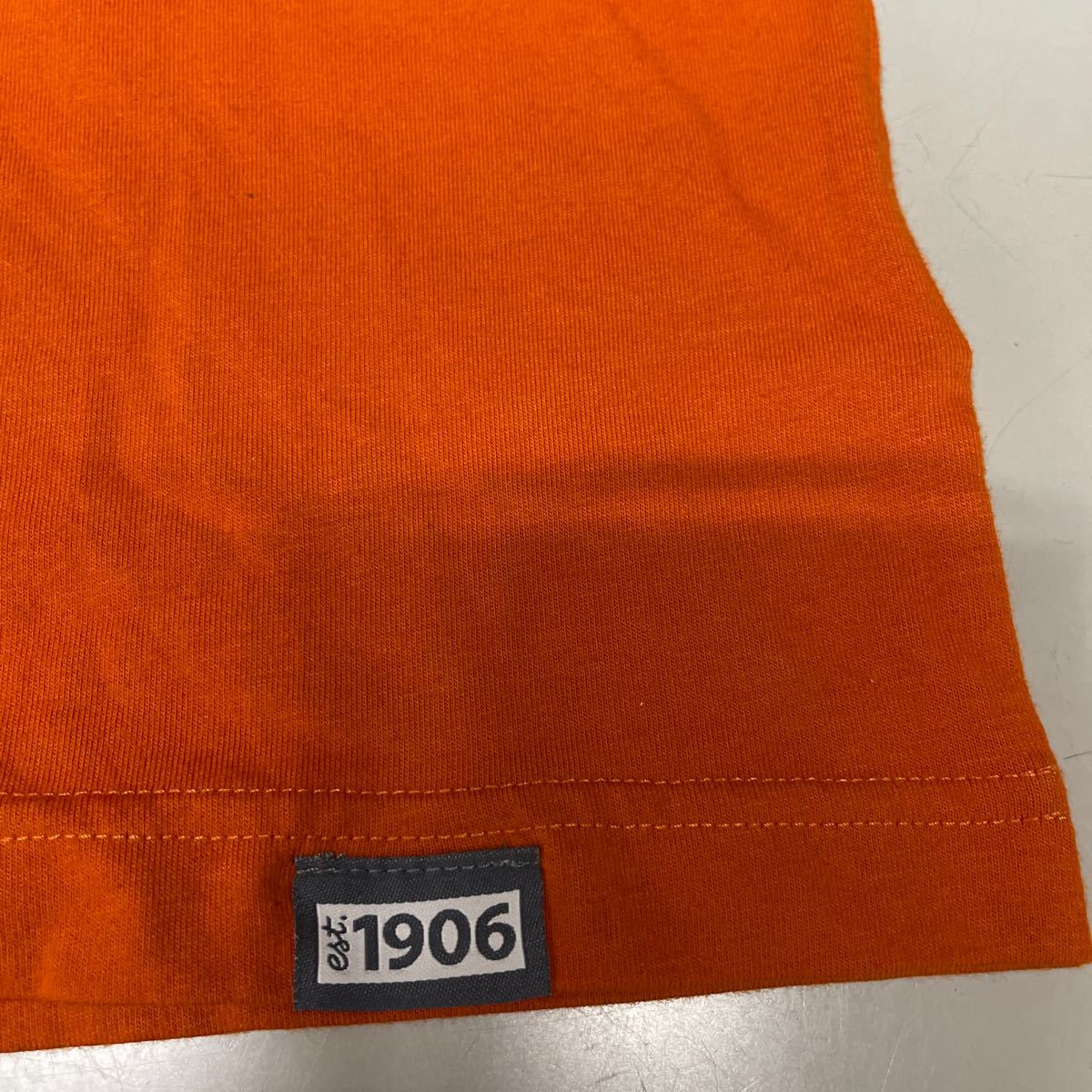 New Balanceニューバランス 未使用 Tシャツ Lサイズ メンズ 半袖 オレンジ ロゴ LOGO_画像4