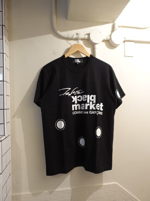 ブラックマーケット　コムデギャルソン　×　フューチュラ　Tシャツ　サイズXL　OD-T114_画像1