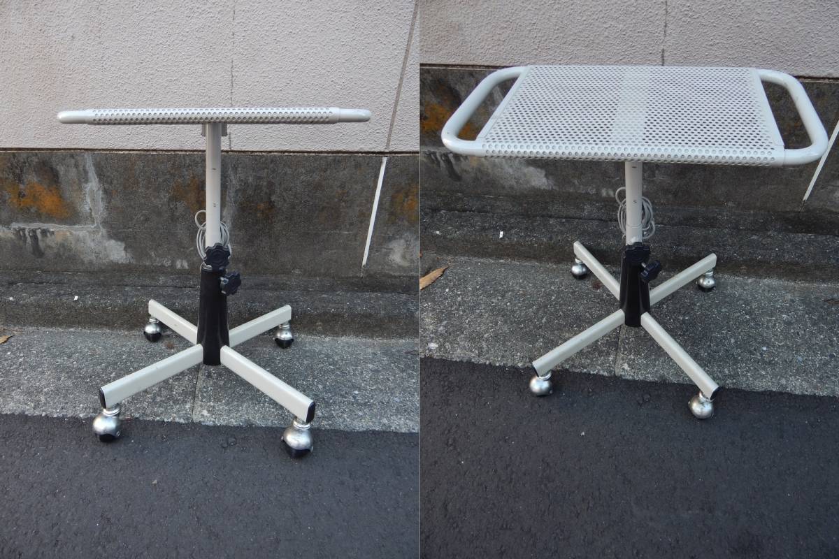  нижняя часть . стул -. подобный стол шнур электропитания розетка . приложен стул похоже . стол монитор шт.? телевизор s подставка?