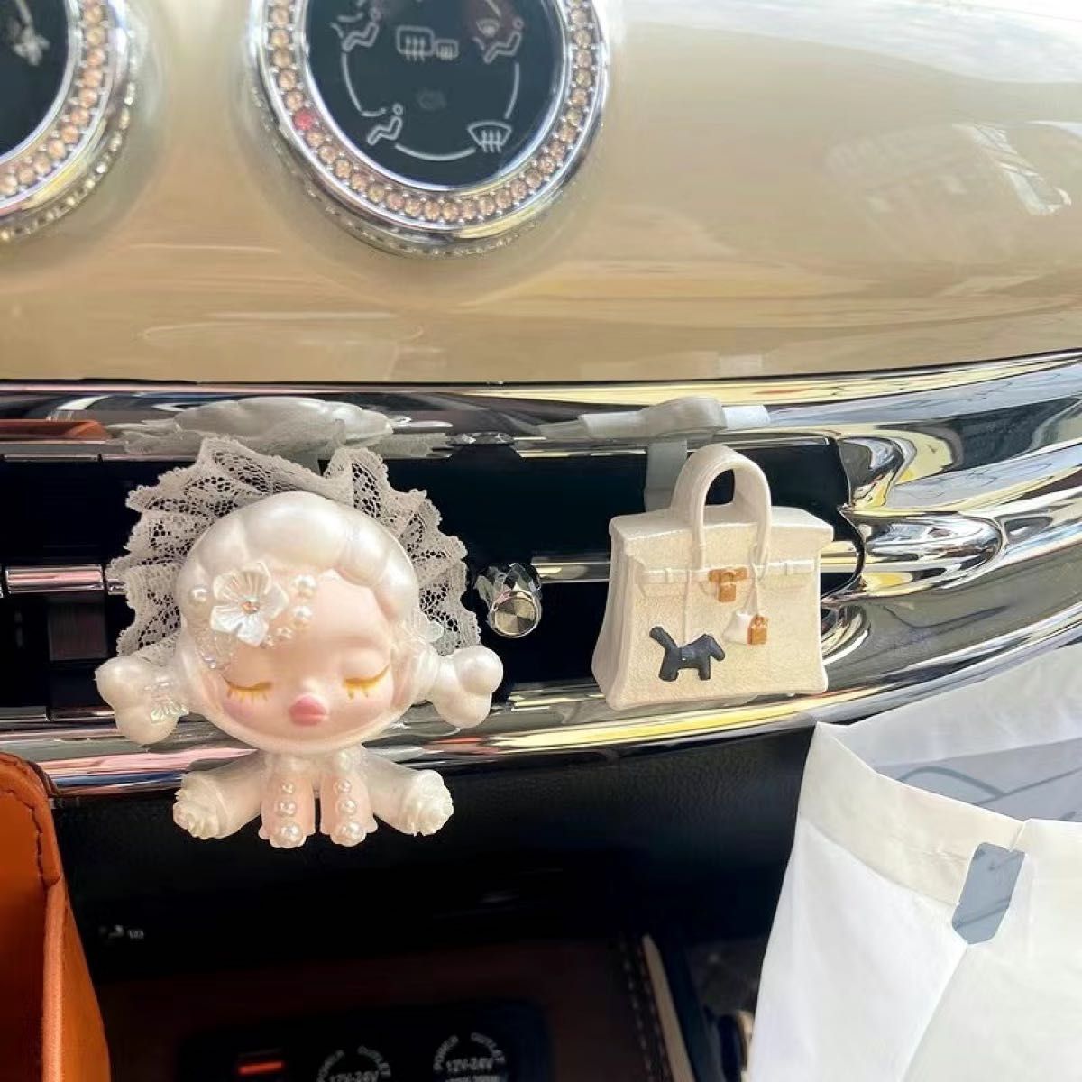 自動車用 車 可愛い 車内 クリップ式 ハンドメイド　エアコン吹き出し口用 プロペラディフューザー 車装飾 カー用品 飾り物 人形
