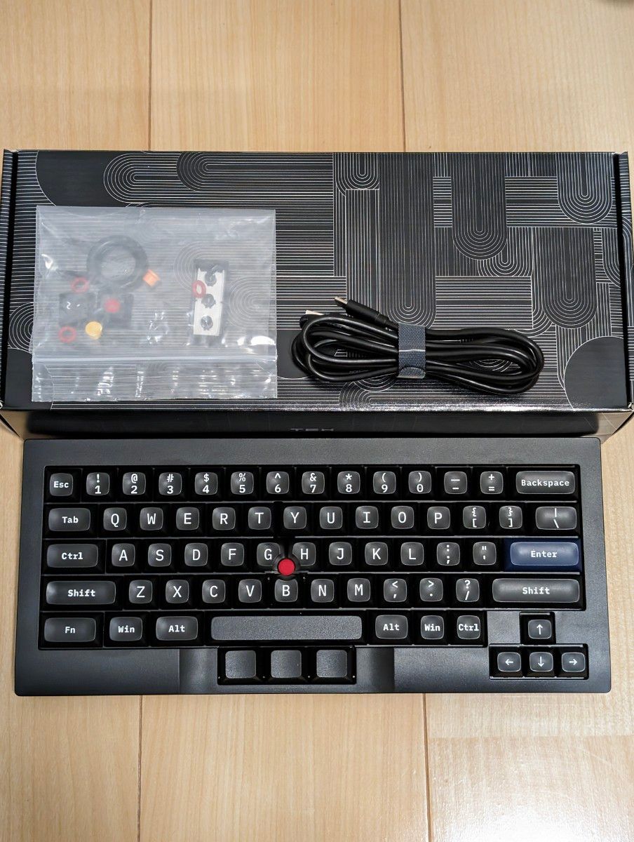 TEX Shura TrackPoint搭載 64キーUS-ASCII配列キーボード Silent Red軸 TEX-SR-005 TEX Shura TrackPoint搭載 64キーUS-ASCII配列キーボード Silent Red軸 TEX-SR-005