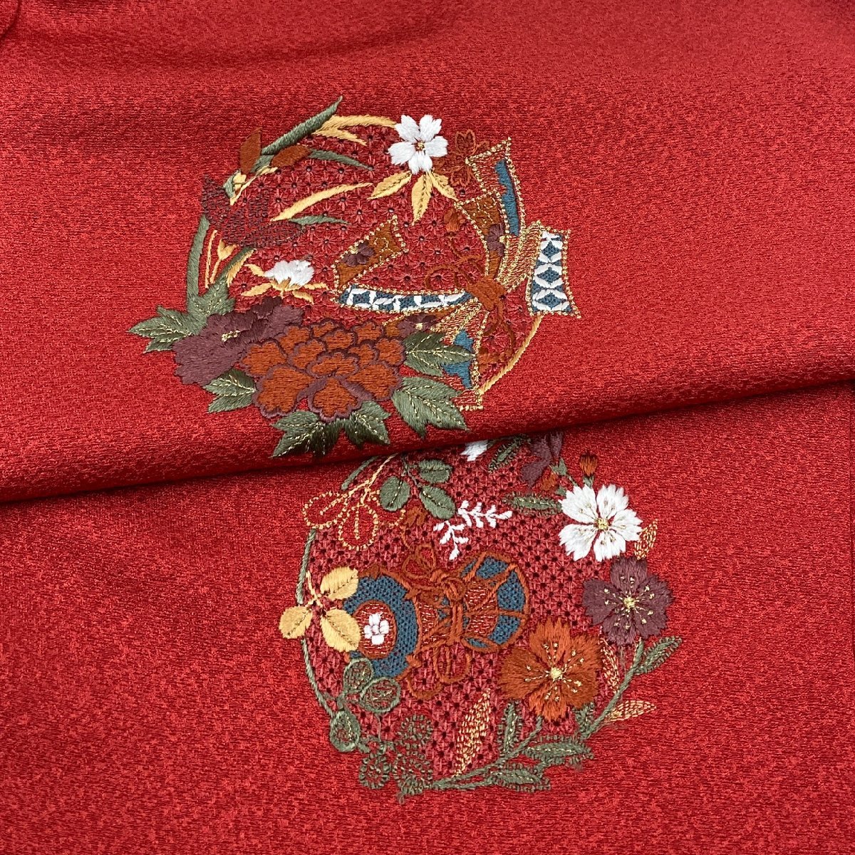 着物月花　刺繍　品のある花　付下げ　正絹　縮緬　ki128_画像1