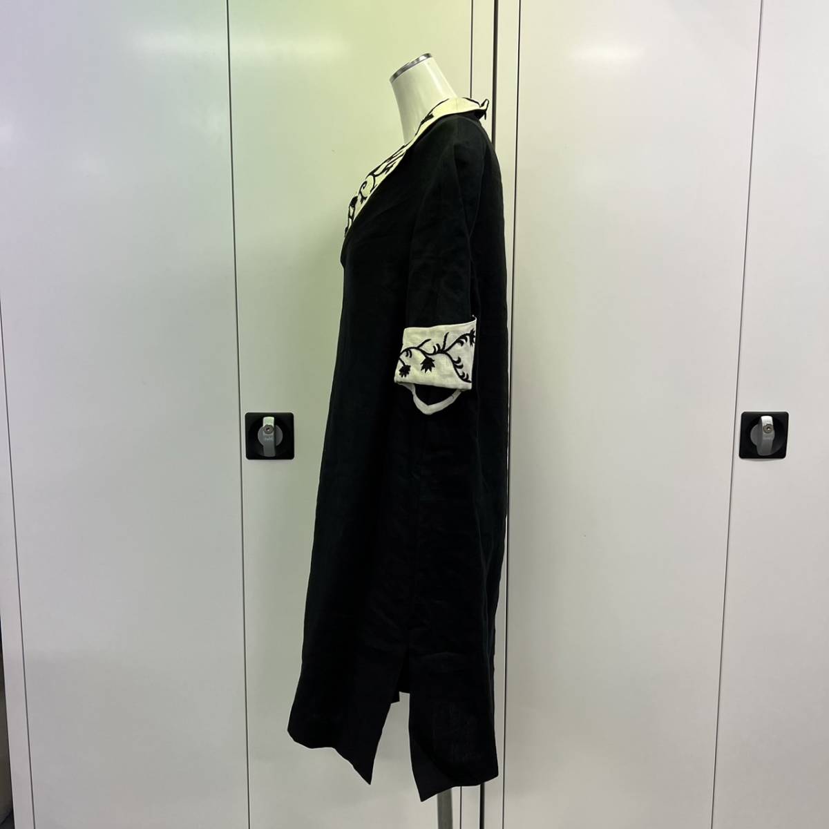 13964/ FENDI フェンディ 刺繍ワンピース ブラック 黒 服 ファッション_画像4