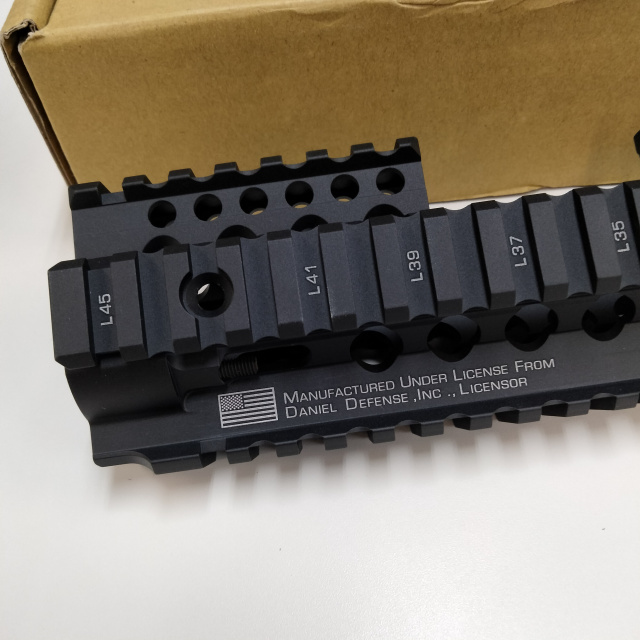 【特別価格】MADBULL Daniel Defense OmegaX 12インチ FSP ハンドガード ブラック (DD Licensed)