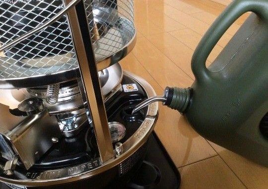 ヒューナースドルフ燃料 ポリタンク  5L  オリーブ ＋給油ノズル キャップ付