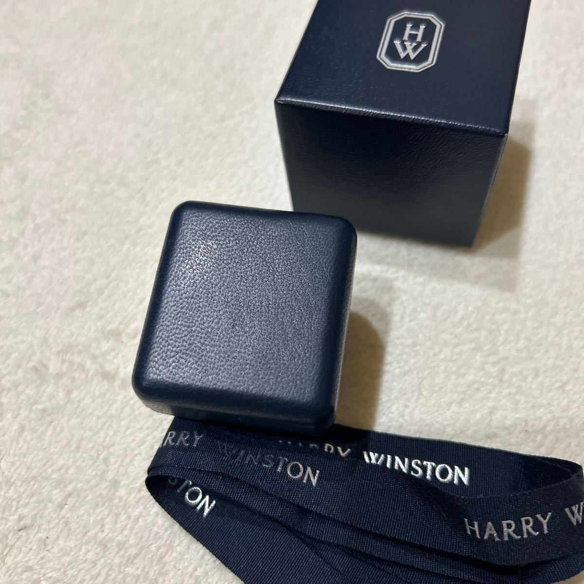 ハリーウィンストン リング 空箱 リボン HARRY WINSTON BOX 空き箱 箱 ケース リングケース 指輪 指輪ケース アクセサリーの画像5