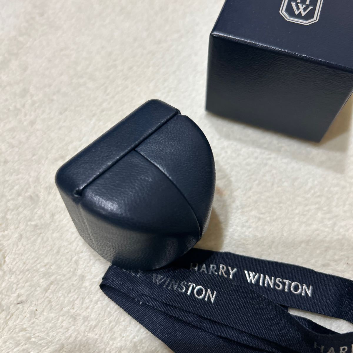 ハリーウィンストン リング 空箱 リボン HARRY WINSTON BOX 空き箱 箱 ケース リングケース 指輪 指輪ケース アクセサリーの画像6